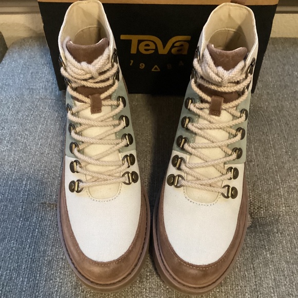 Teva Women's Patchwork Booties, size 8.5 - Picture 2 of 10